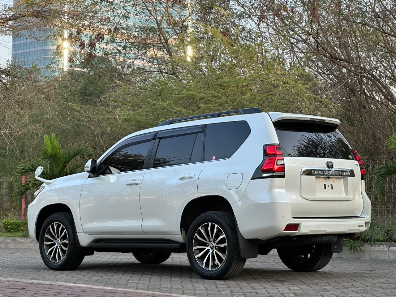 TOYOTA LANDCRUISER  PRADO thumbnail 9